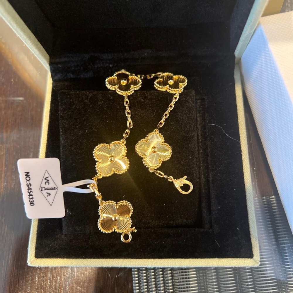 Womens VCA 🍀 Bracelet size : 7.5 inches